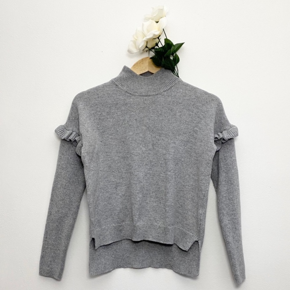 💜3/25$🛍 Ruby Moon High Low Ruffle Sleeves Knit